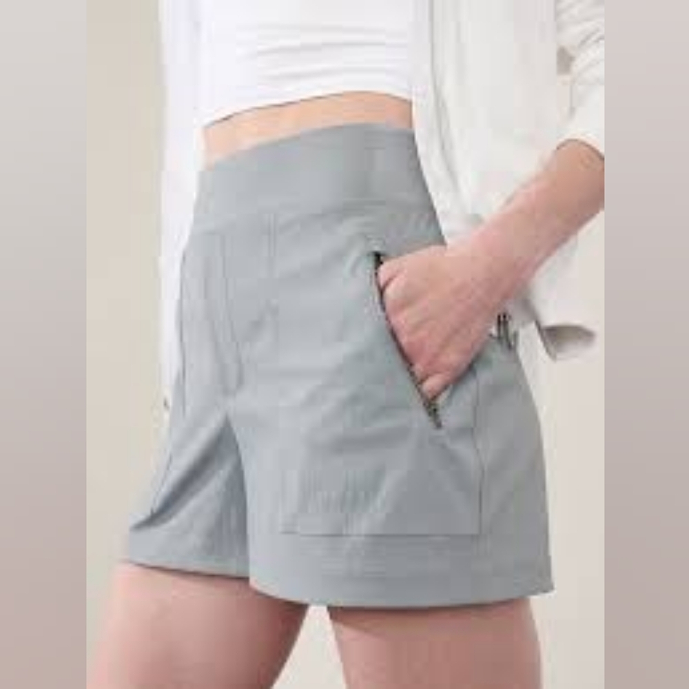 NWT Athleta Trekkie North Short S M 8 sold out Storm Cloud grey zip pockets